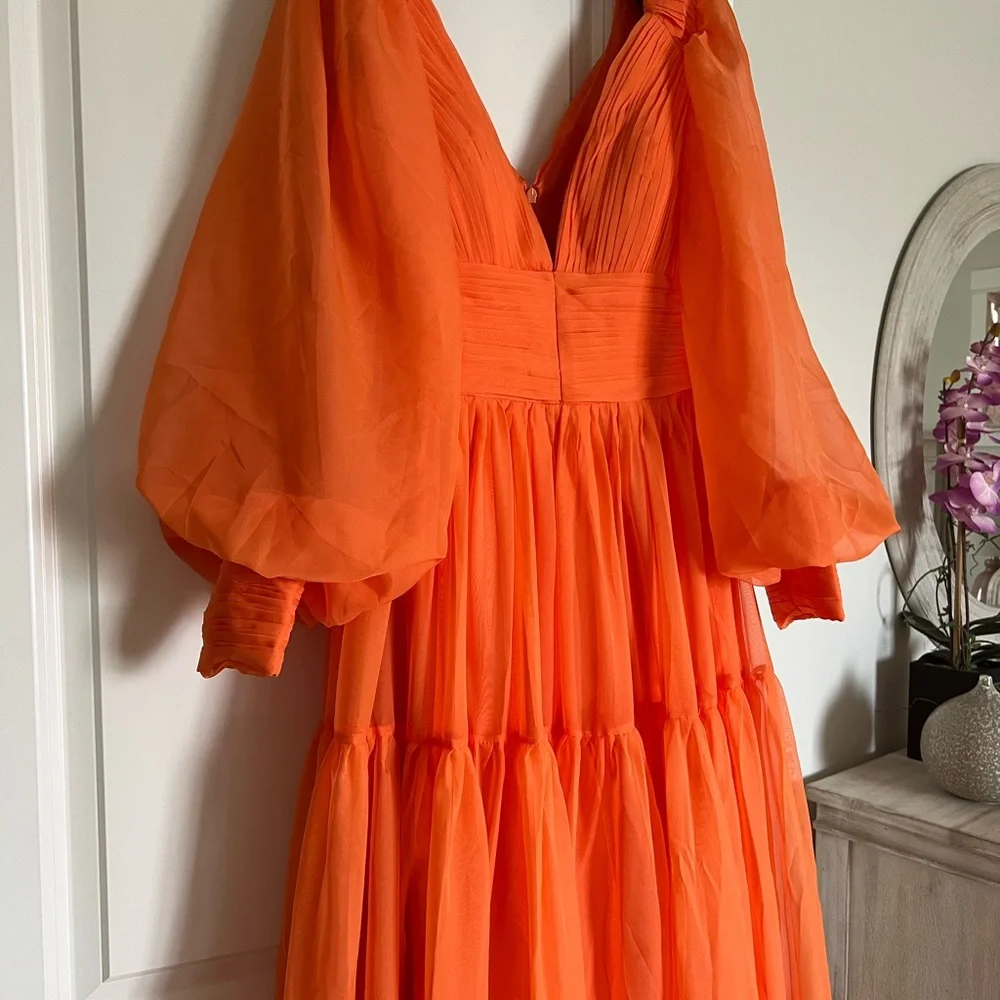 Gown dress Perfect for photo shoot 🧡 - Picture 9 of 16